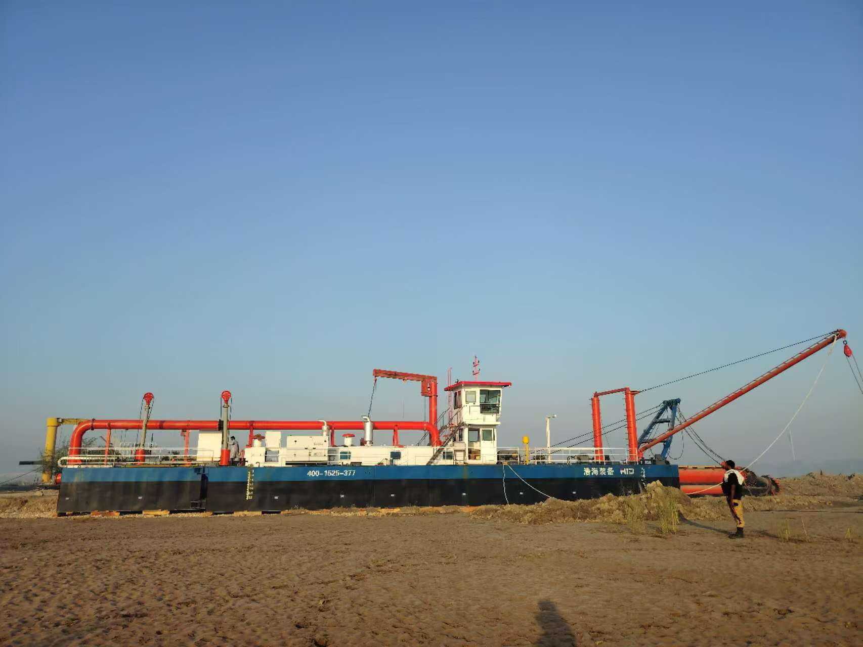 "Made in China!" The SCO HID Shipyard's cutter suction dredger has been established in Pakistan.