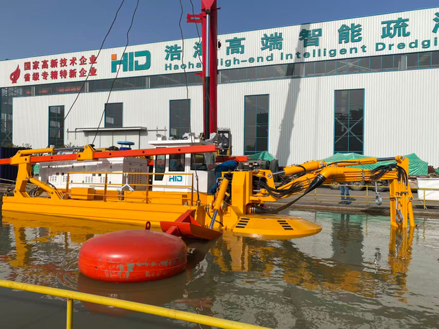  6.5m Dredging Depth Amphibious Multi-Functional Dredger