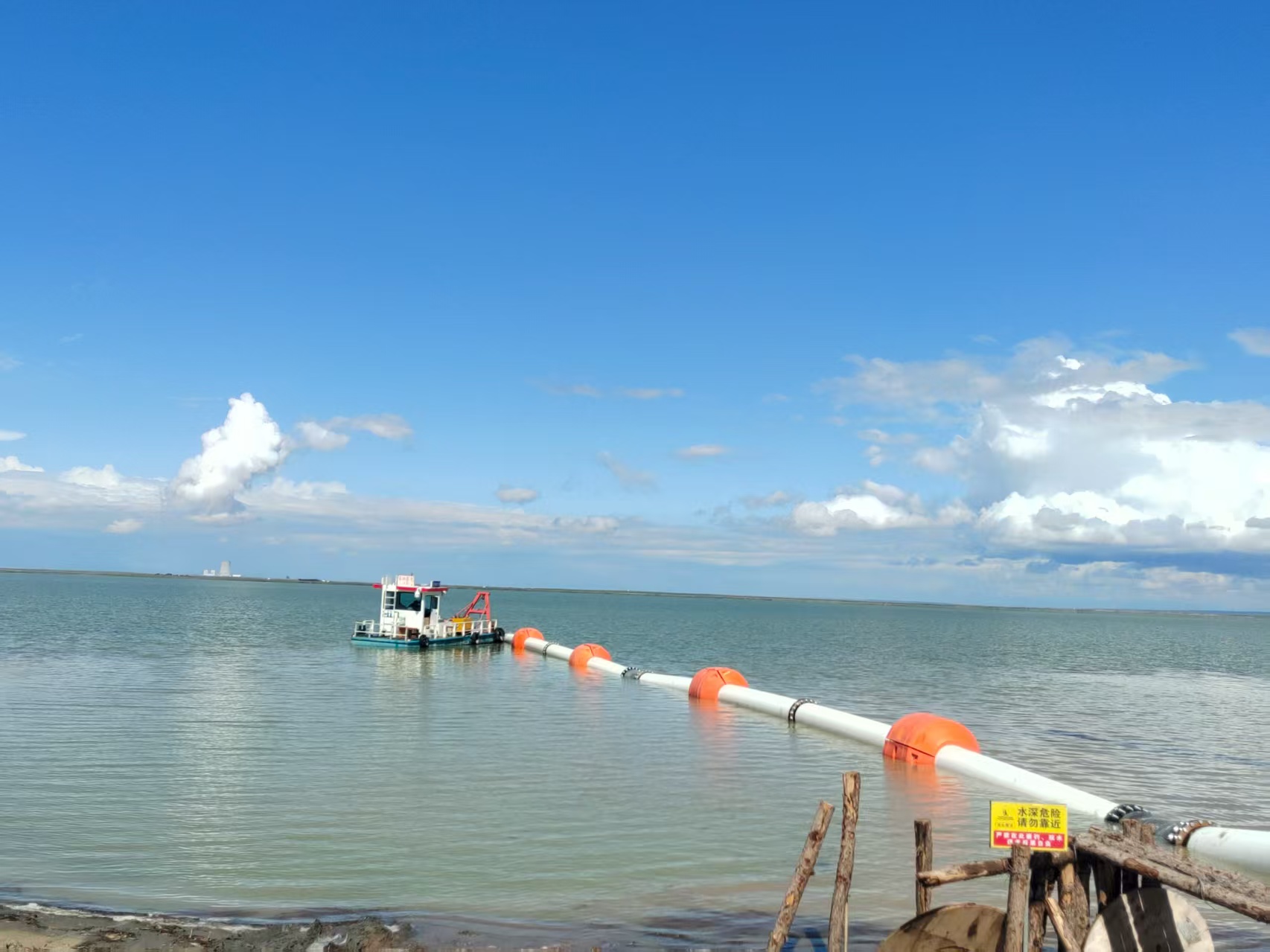 The SCOHID cutter suction dredger has contributed to the dredging and expansion of reservoirs in Southeast Asia, setting a new benchmark