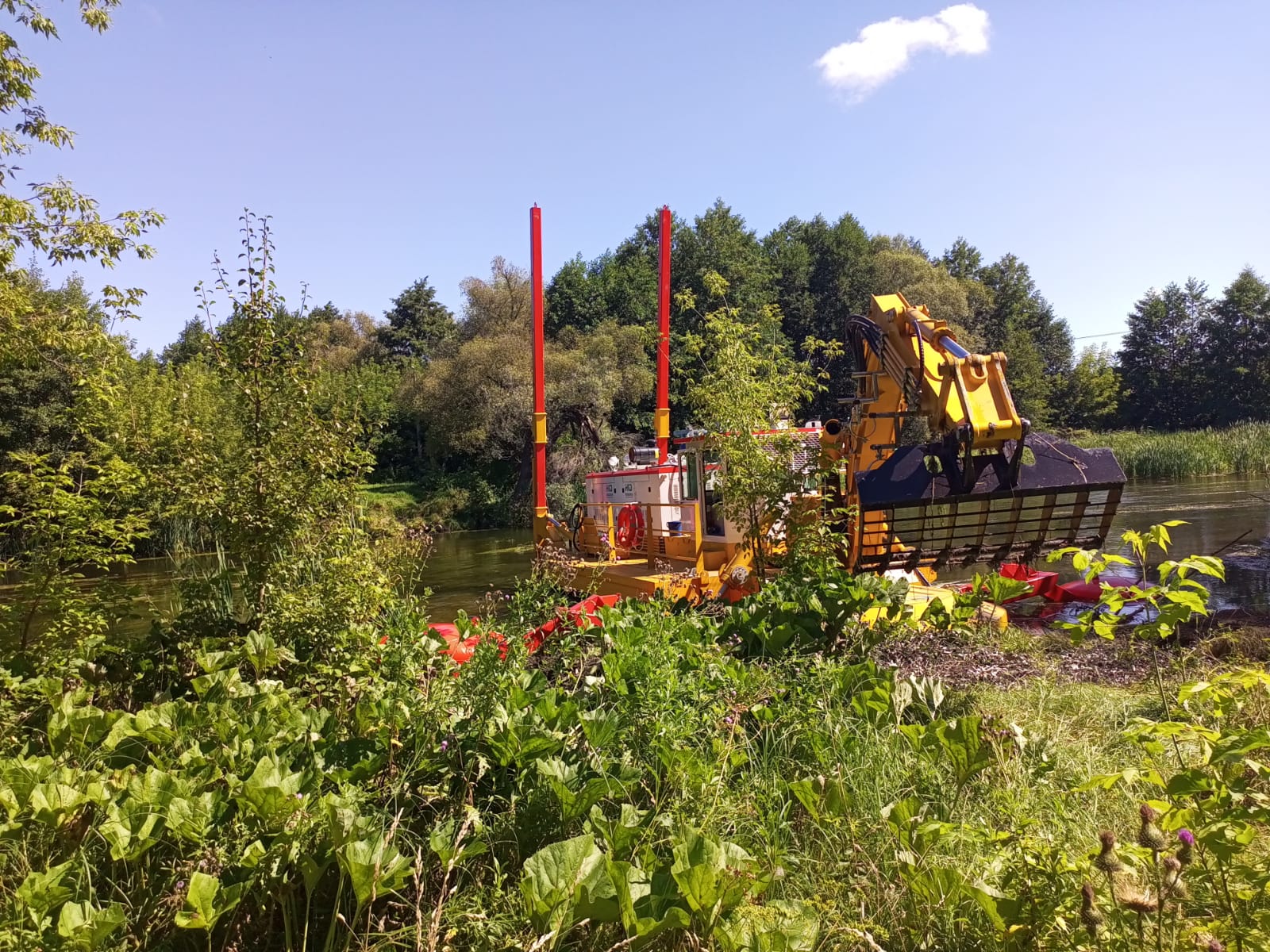 6.5m Dredging Depth Amphibious Multi-Functional Dredger