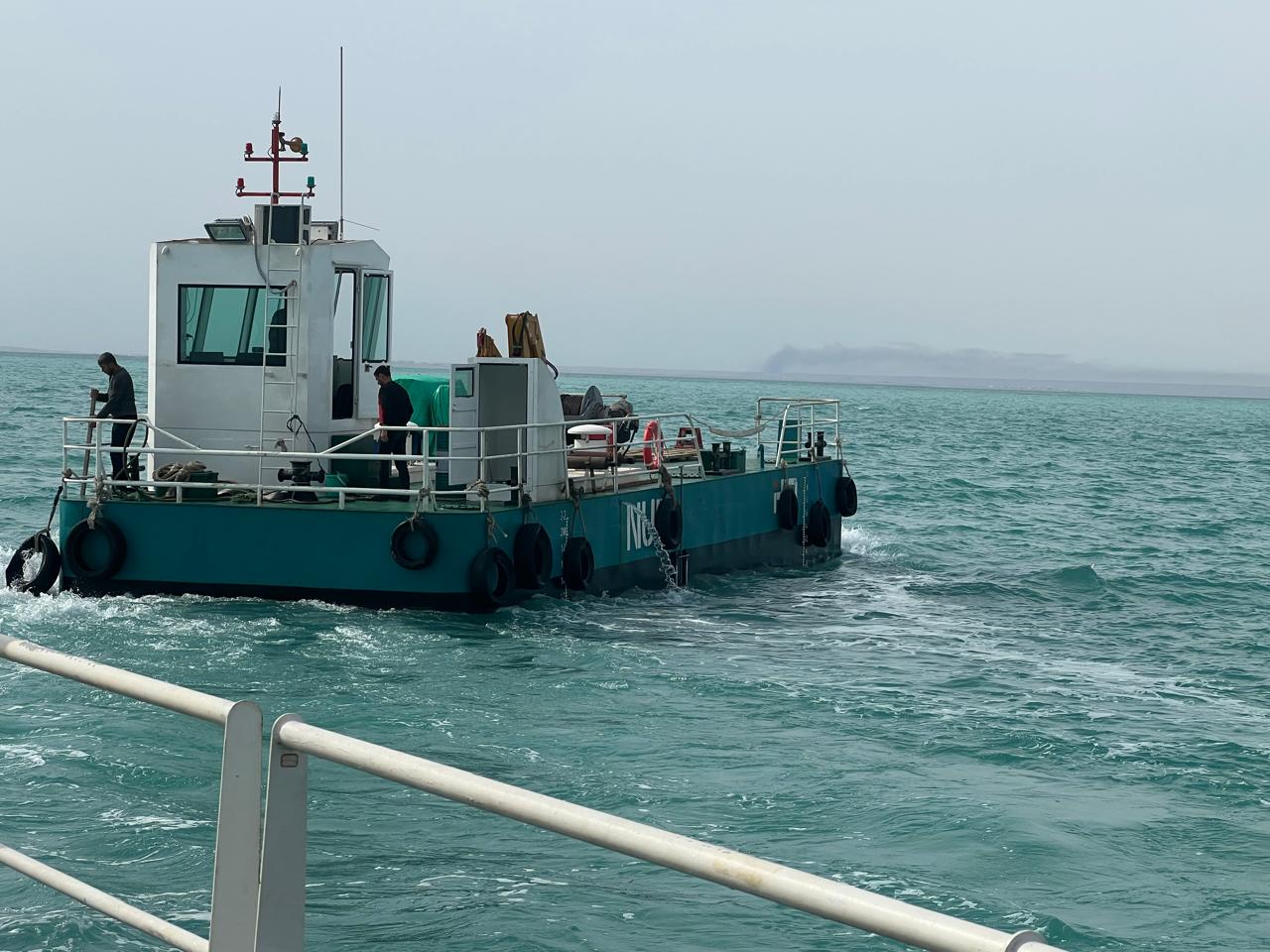 The multi-functional working boat at sea: 
