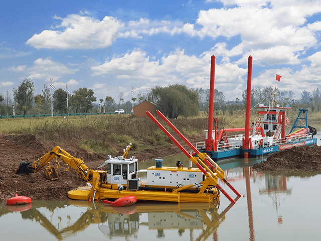 Self-Propelled Amphibious Multipurpose Dredger Suitable for Water and Land Applications