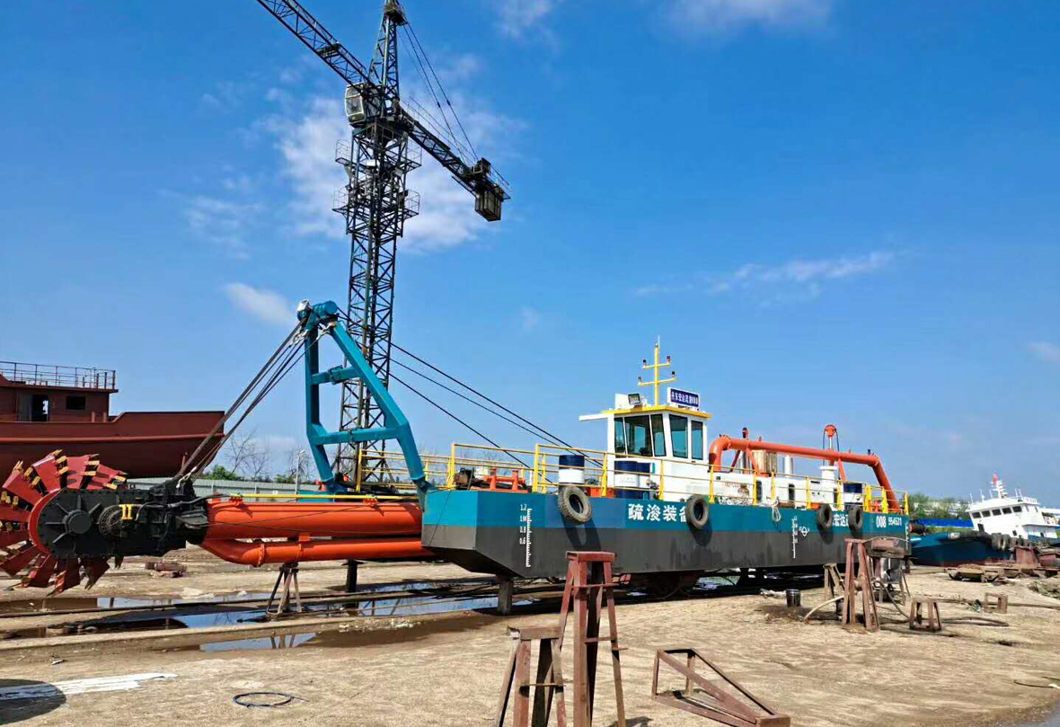 Bucket-wheel-dredger01