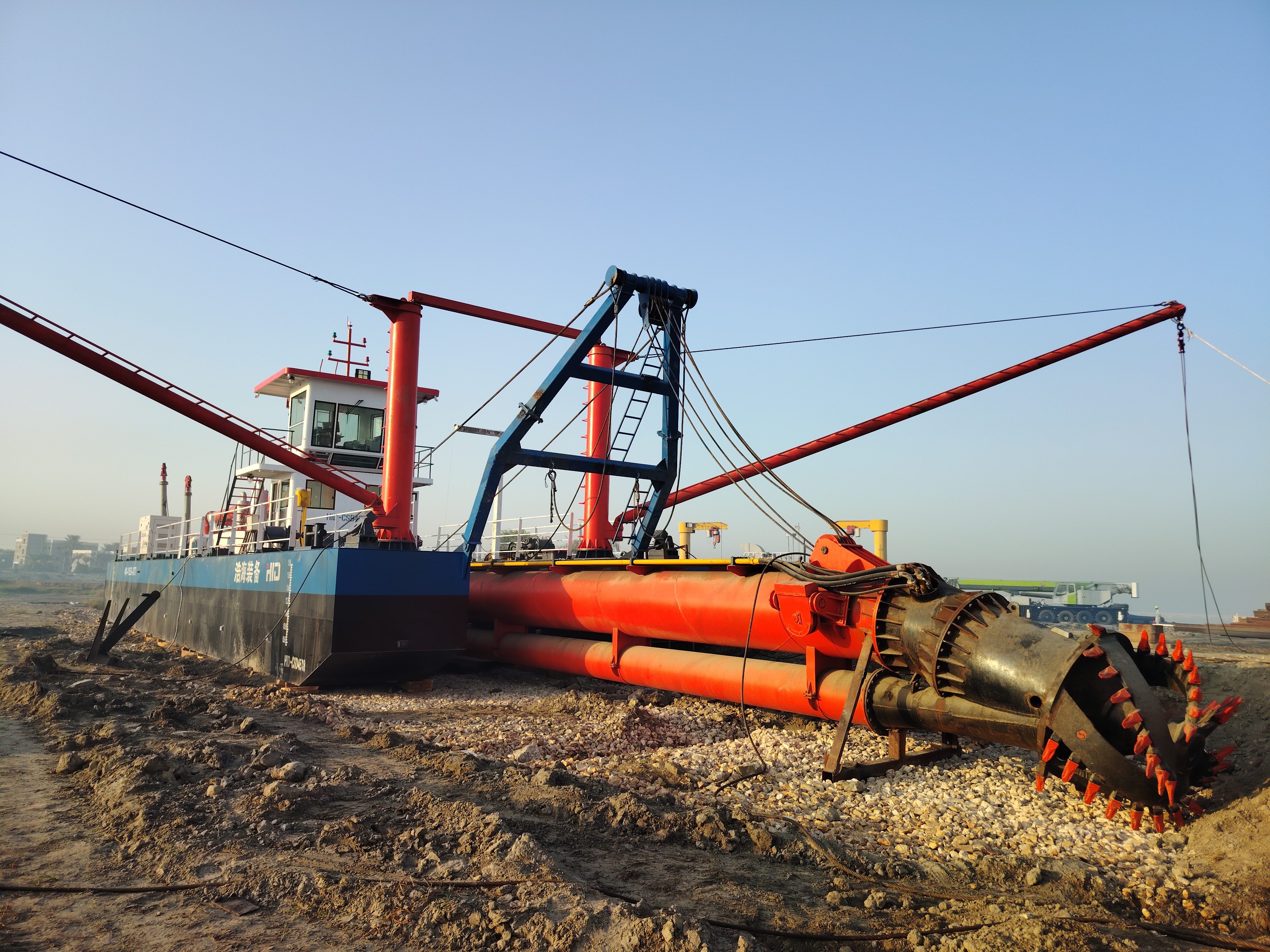 The HID cutter suction dredger is about to dock and head to its next project site. Recently, the cutter suction dredger, carefully built by HID Shipyard for overseas clients, has successfully complete
